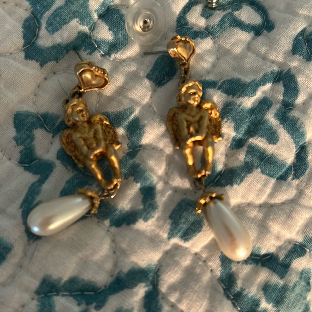 Gold Kirks Foley pierced earrings with drop pearl